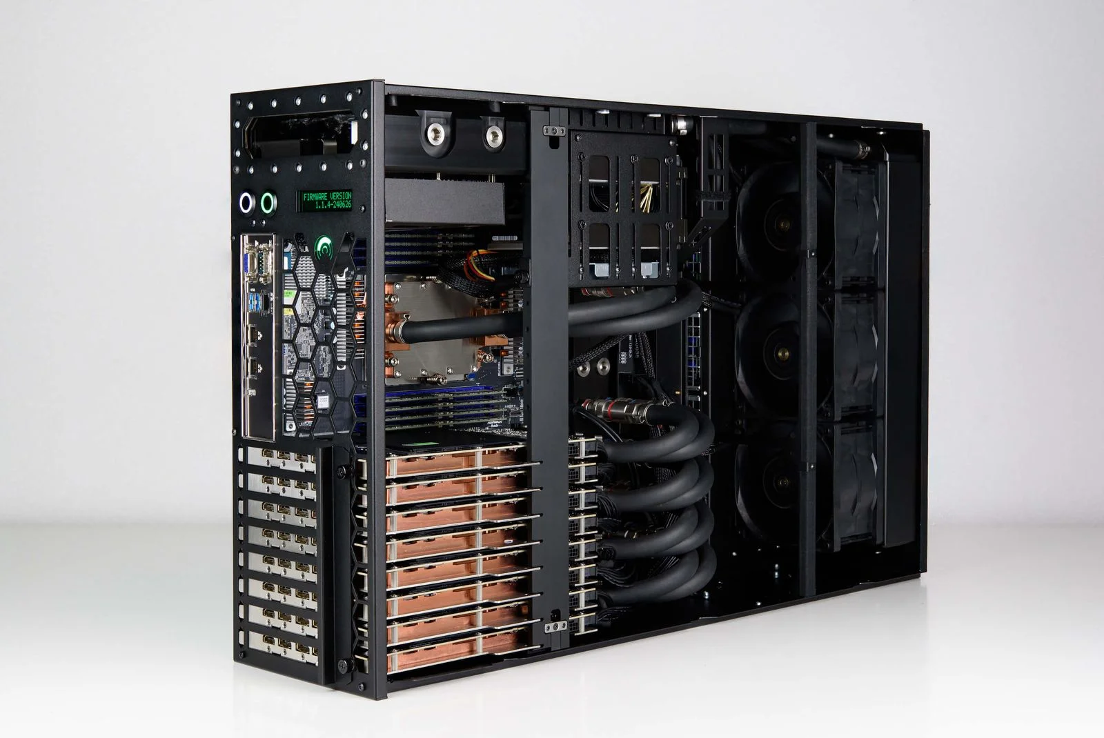 Comino GRANDO Blackwell 多 GPU 液冷系統原廠圖片